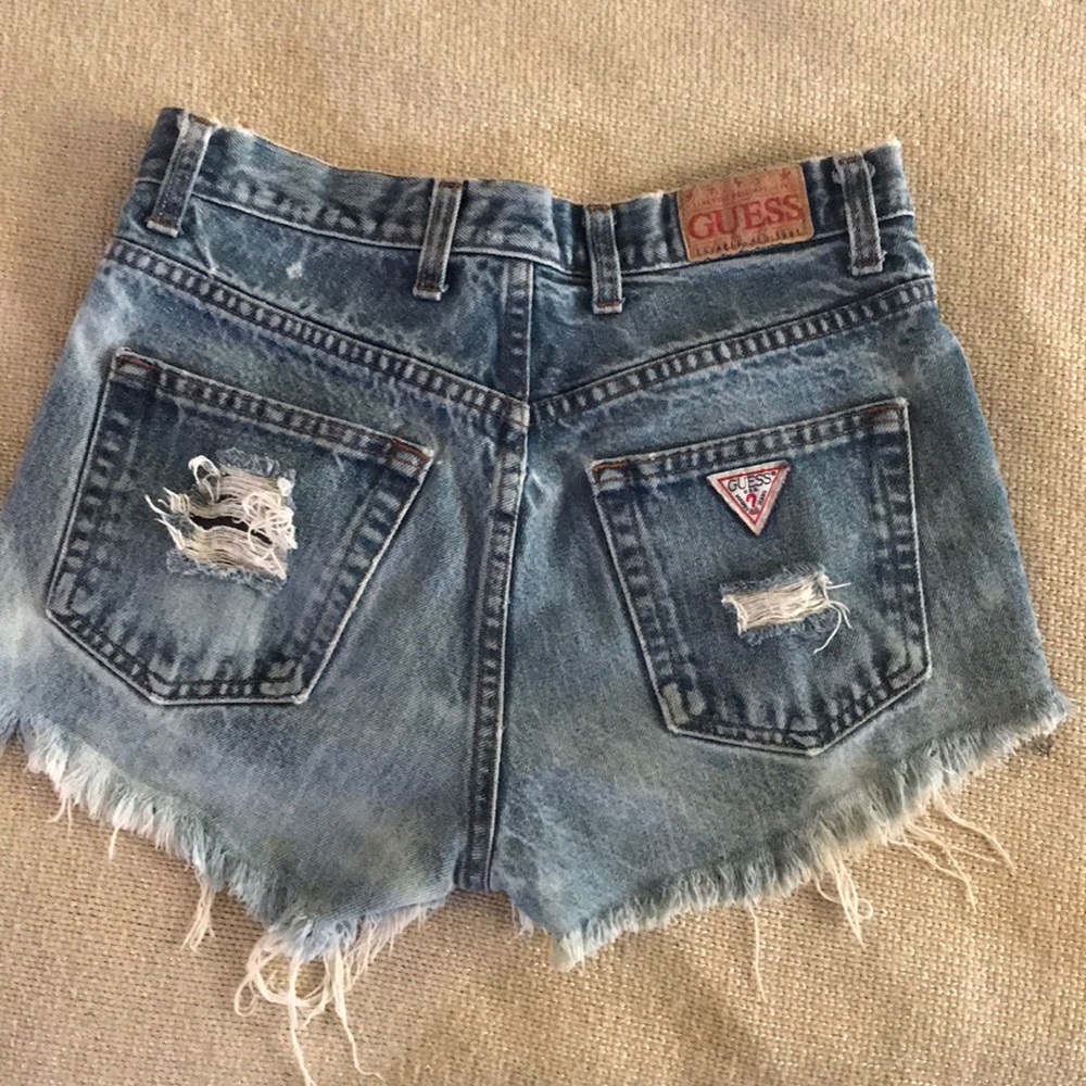 VINTAGE light wash guess denim shorts